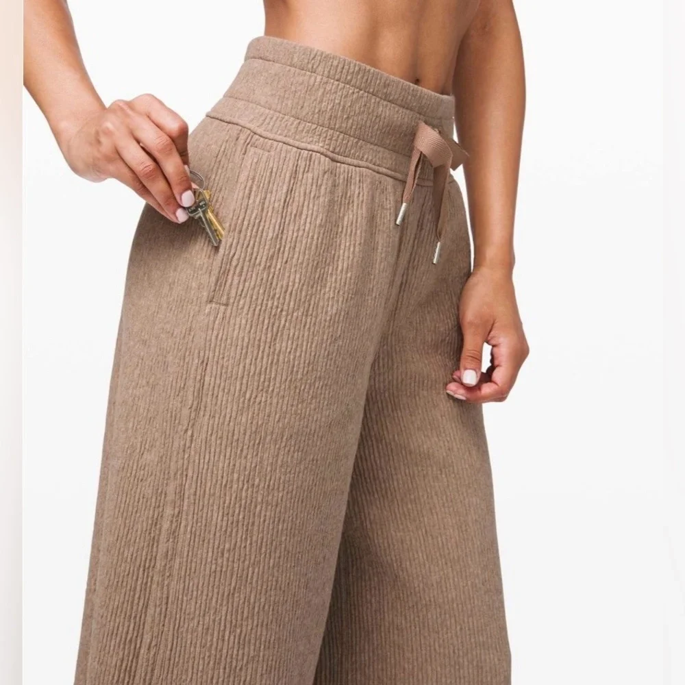 Lululemon Retreat Yourself Wide Leg Crop Pants‎ Heathered Soft Sand Athleisure